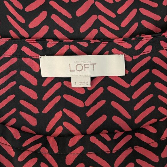 LOFT Geometric Print Lightweight Blouse Red Black Size Small EUC - Picture 10 of 15